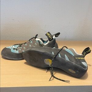 La Sportiva women’s Teal Gray Climbing Sneakers